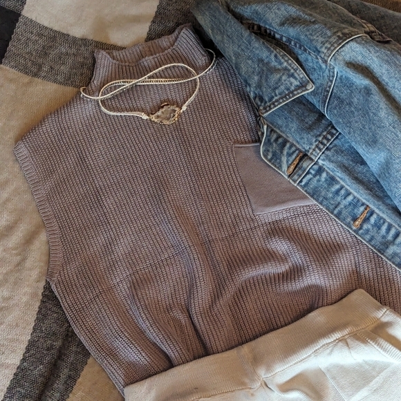 Check OUT CLOSET! FROM WHERE I POSH😉 CUTE OUTFIT🥰 - Picture 6 of 10